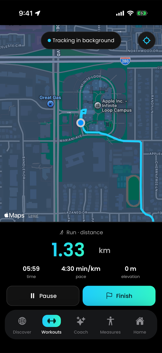 Tela de gravação por GPS ao vivo do Gainflow no iPhone: um mapa que acompanha o corredor acima de uma barra com distância, tempo, ritmo médio e ganho de elevação