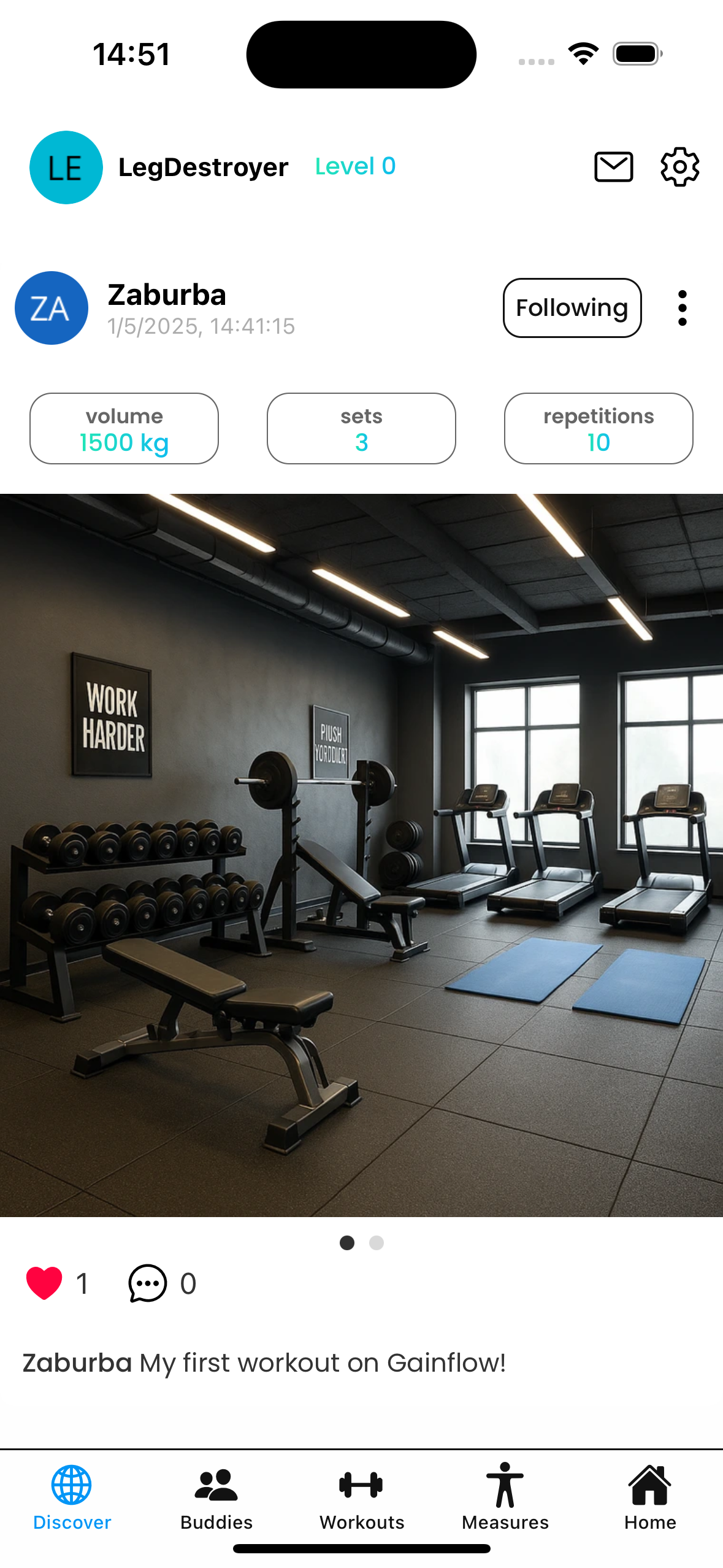Gainflow workout tracking screen showing exercise log with weights, sets and reps input